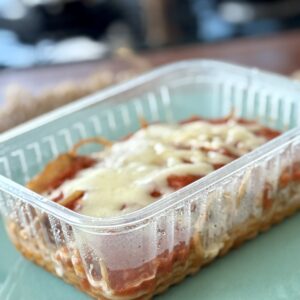 Parmegiana de frango com spaghetti integral