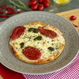 Pizza de Tomate seco e pesto de manjericão